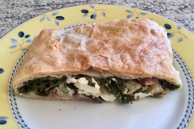 Spinatstrudel mit Feta und Speck - Rezept Spinatstrudel mit Feta und Speck - Rezept